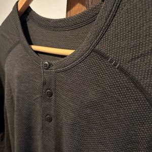Lululemon metal vent long sleeve Henley